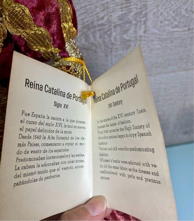 Muñeca porcelana Reina Catalina Portugal - Marin