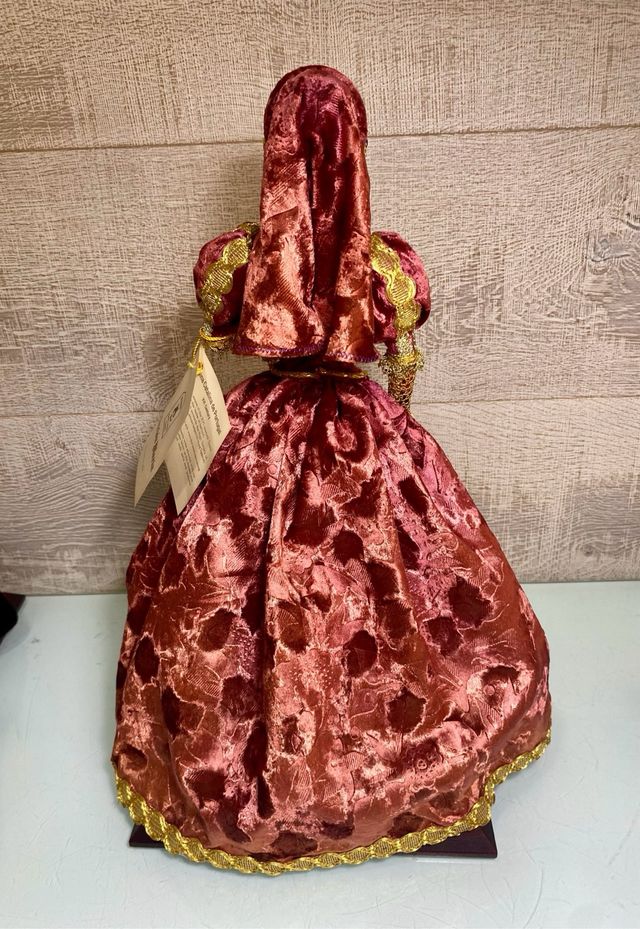 Muñeca porcelana Reina Catalina Portugal - Marin