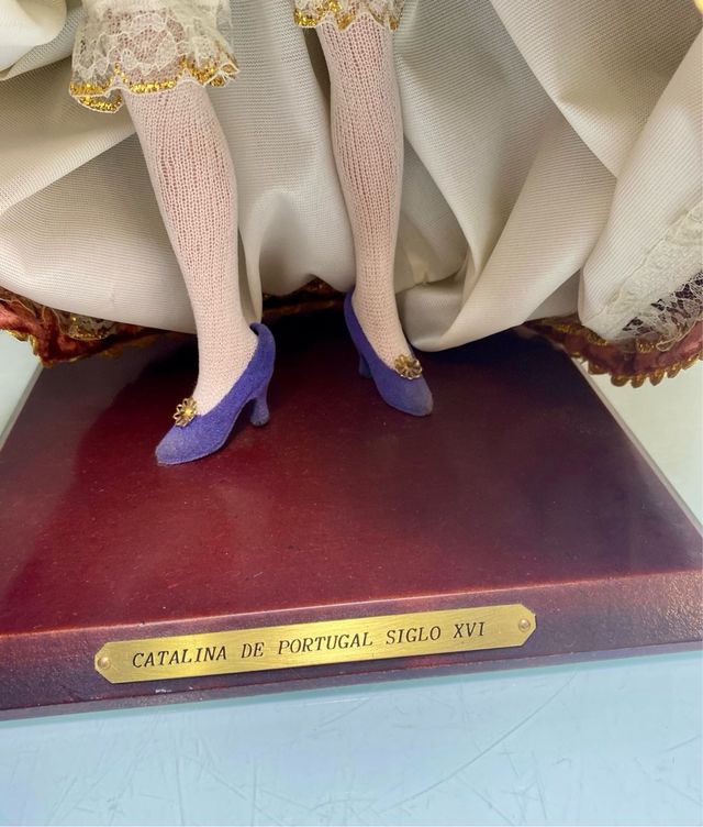 Muñeca porcelana Reina Catalina Portugal - Marin