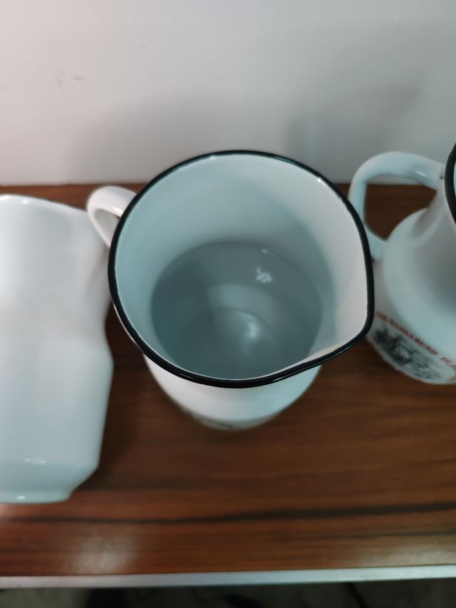 Jarra esmaltada antigua