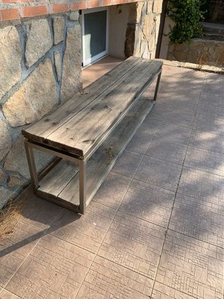 2 Bancos y mesa in acciaio inox e legno