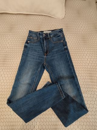 Pantalon pitillo Stradivarius