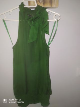 Blusa sin mangas atada al cuello