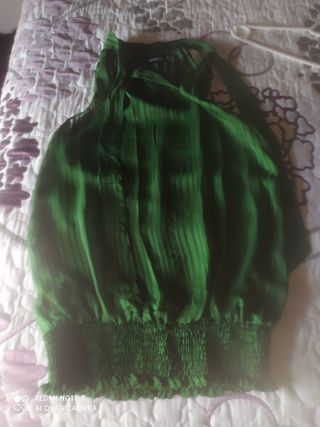 Blusa sin mangas atada al cuello