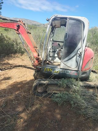 Montar piedra y excavaciones 