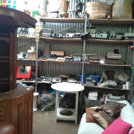 Recheio armazem de antiguidades velharias moveis