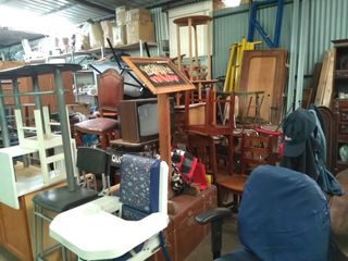 Recheio armazem de antiguidades velharias moveis