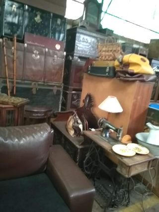 Recheio armazem de antiguidades velharias moveis