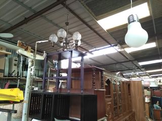 Recheio armazem de antiguidades velharias moveis