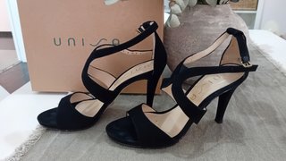 Tacones Negros Unisa