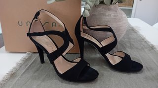 Tacones Negros Unisa