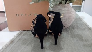 Tacones Negros Unisa