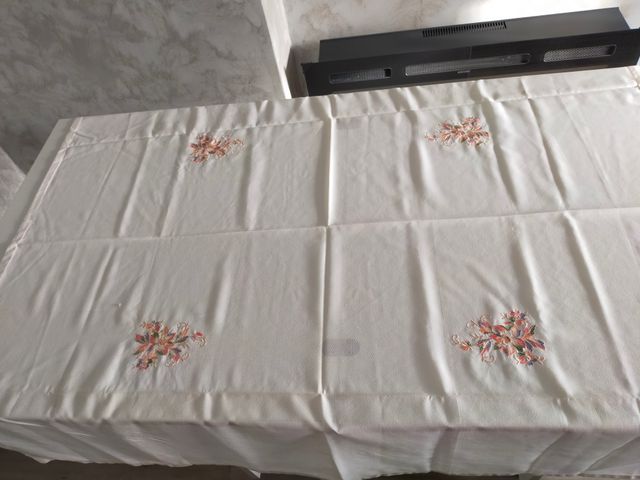 Mantel bordado 138x140