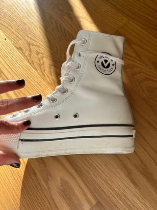 Zapatilla Victoria blancas plataforma.TipoConverse