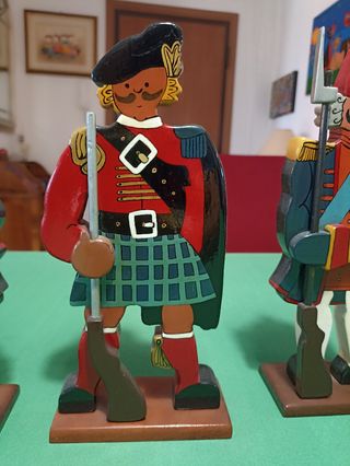 Soldatini in legno fatti a mano