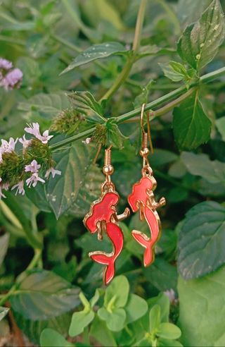 Pendientes hechos a mano.