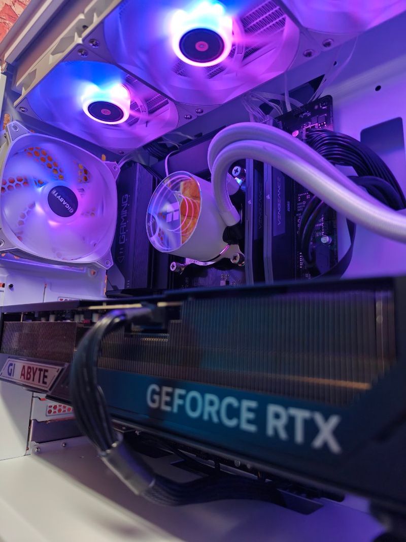 ¡OFERTA TOP! PC GAMING TOP 4K R7 9800X3D+RTX 5090 afbeelding 6