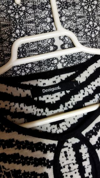 Vestido manga larga. L. Desigual