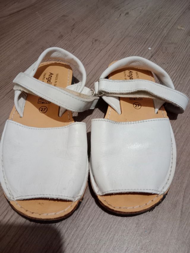 Sandalias de piel blanco. T.27