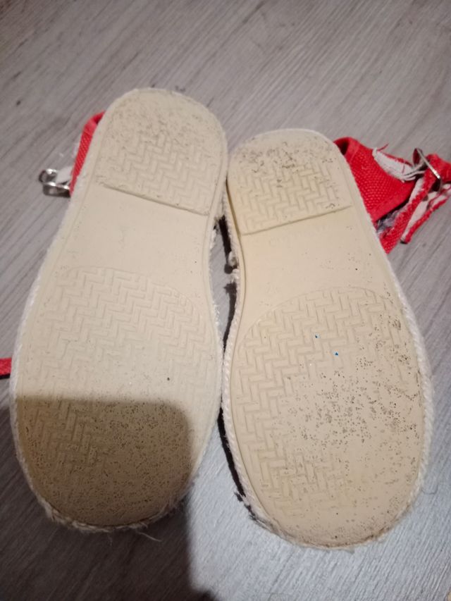 Valencianas niña. Rojo. T. 27