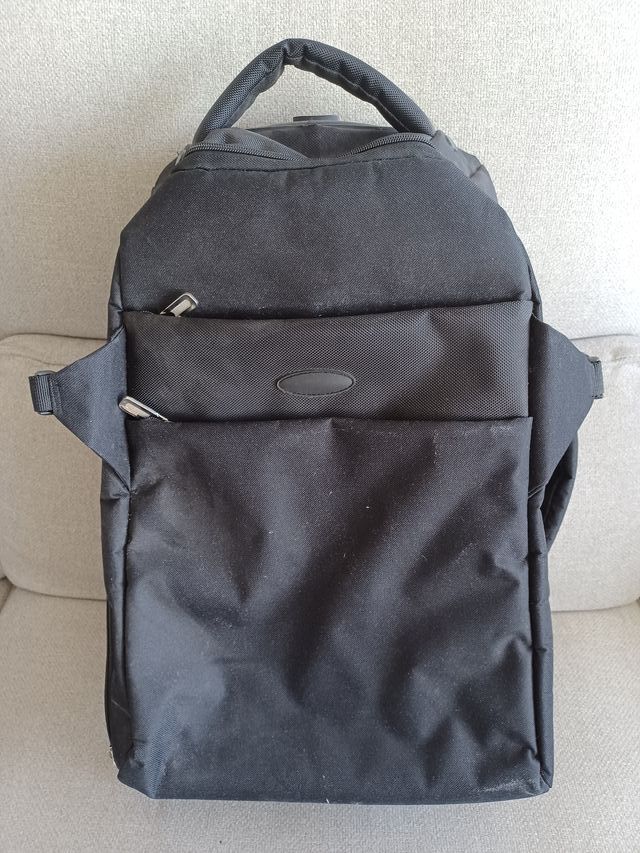 Maleta pequeña no rígida con ruedas