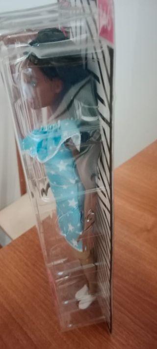 Muñeca Barbie pierna prostetica