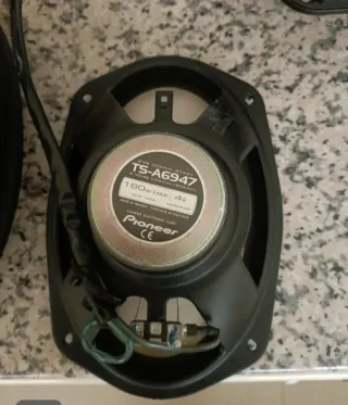 Radio cd mp3  frontal extraible y 2 altavoces 100€