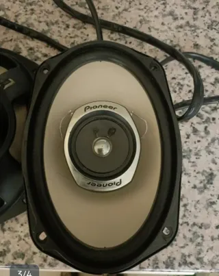 Radio cd mp3  frontal extraible y 2 altavoces 100€