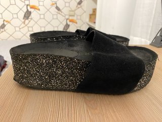 Sandalia plataforma brillo