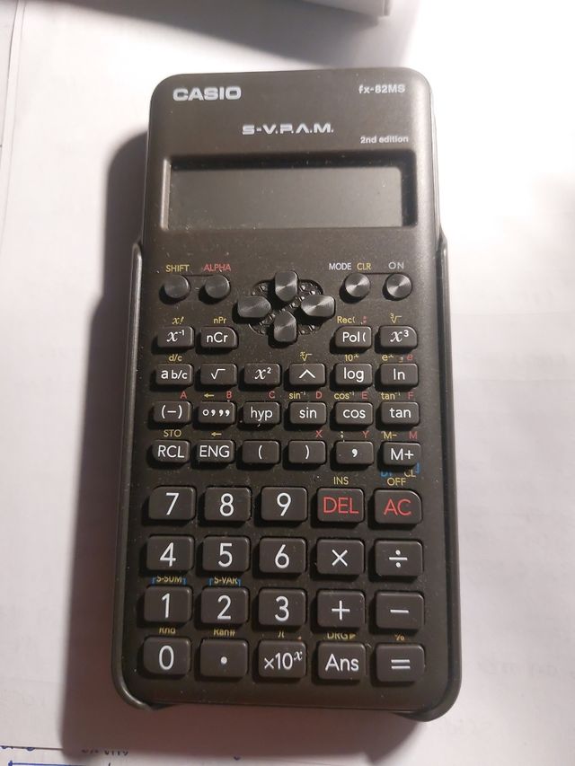 Calculadora fx-82MS