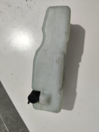 Depósito con bomba lavaparabrisas probe