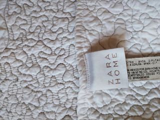 Edredón blancon con hilo plateado