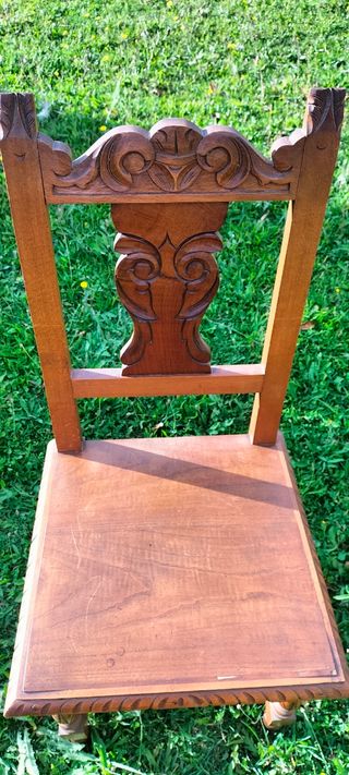 LOTE DOS SILLAS, TALLADAS ANTIGUAS