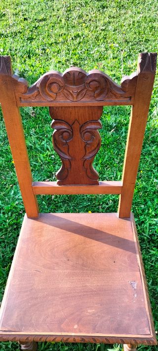 LOTE DOS SILLAS, TALLADAS ANTIGUAS