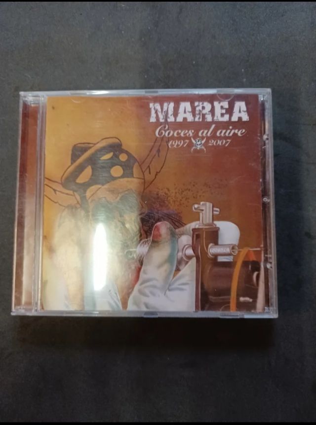 CDs música a cuatro euros cada uno.