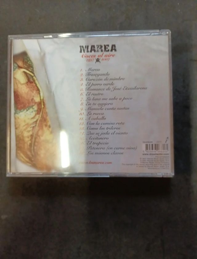 CDs música a cuatro euros cada uno.