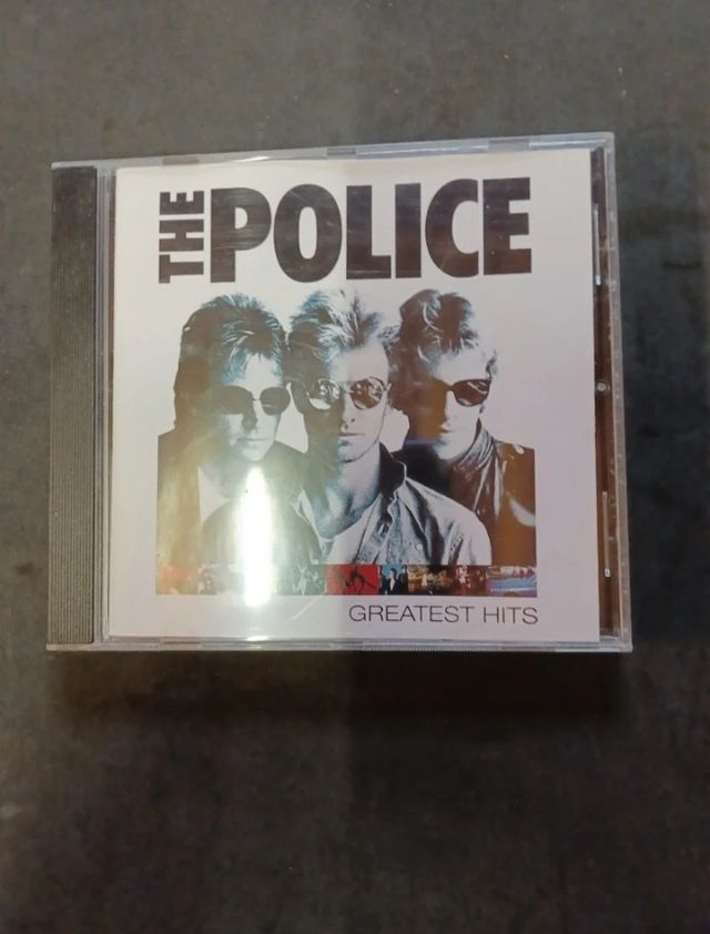 CDs música a cuatro euros cada uno.