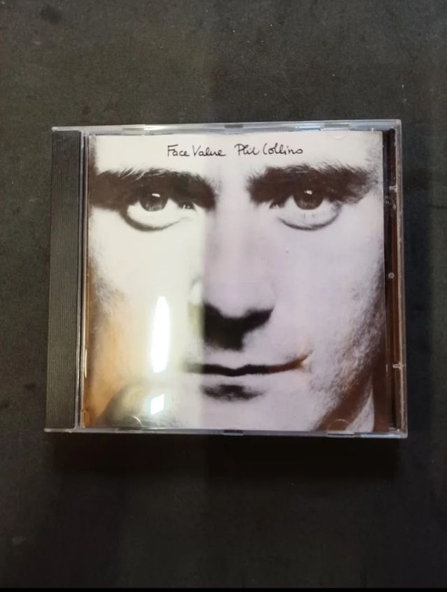 CDs música a cuatro euros cada uno.