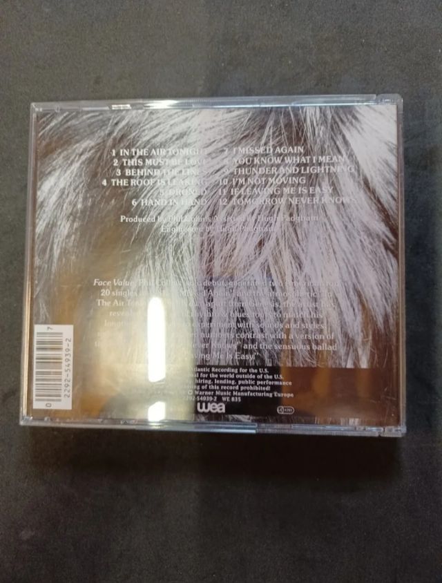 CDs música a cuatro euros cada uno.