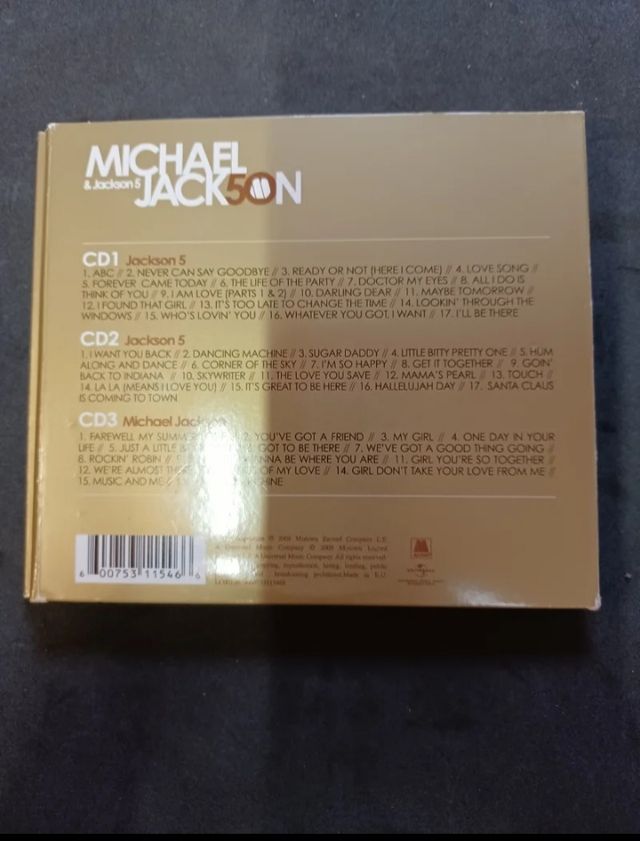 CDs música a cuatro euros cada uno.