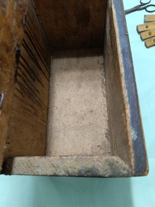 Caja antigua de madera