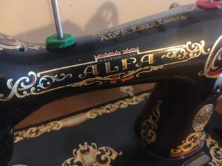 MAQUINA DE COSER ALFA ANTIGUA