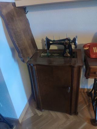 MAQUINA DE COSER ALFA ANTIGUA