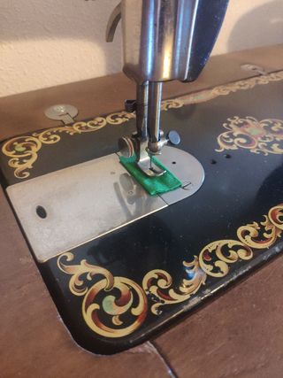 MAQUINA DE COSER ALFA ANTIGUA