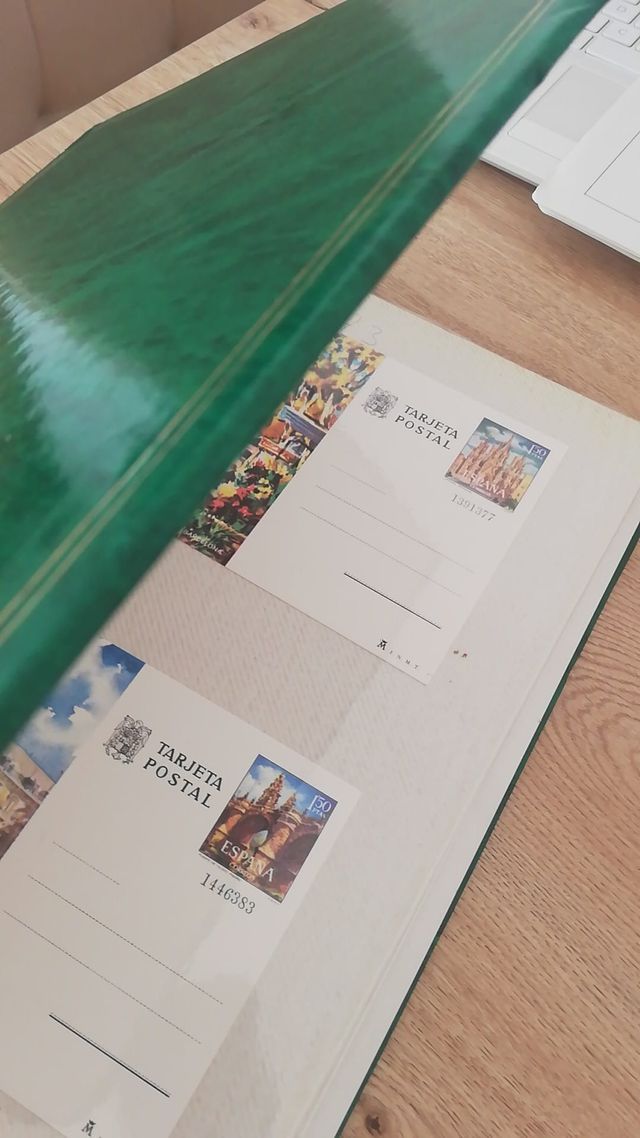 ALBUM CON SELLOS , ENTEROS POSTALES Y AEROGRAMA