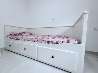 Divan hemnes de Ikea. Incluye un colchon.