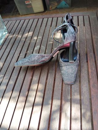 Zapatos fiesta gris purpurina