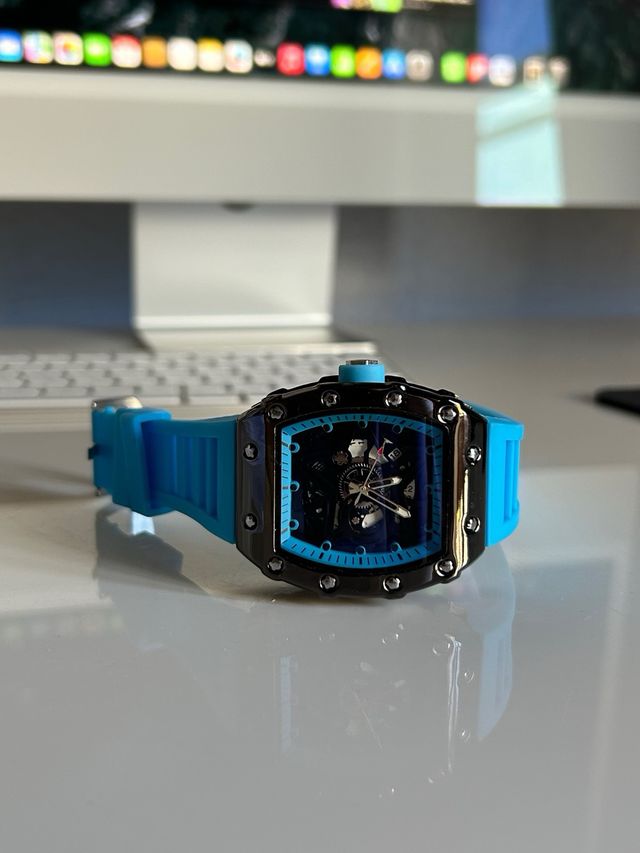 Reloj azul