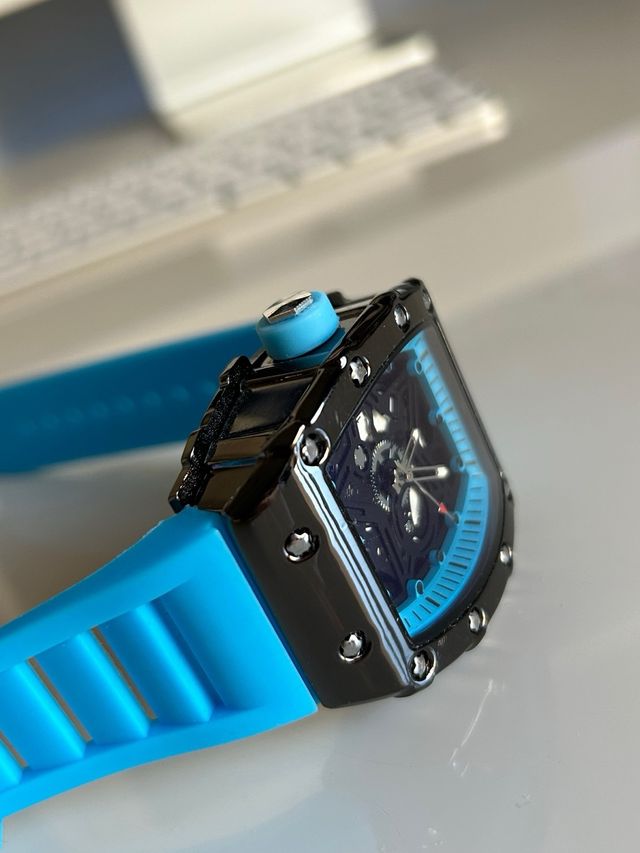 Reloj azul