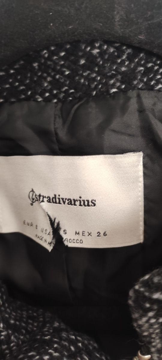 Abrigo negro Stradivarius